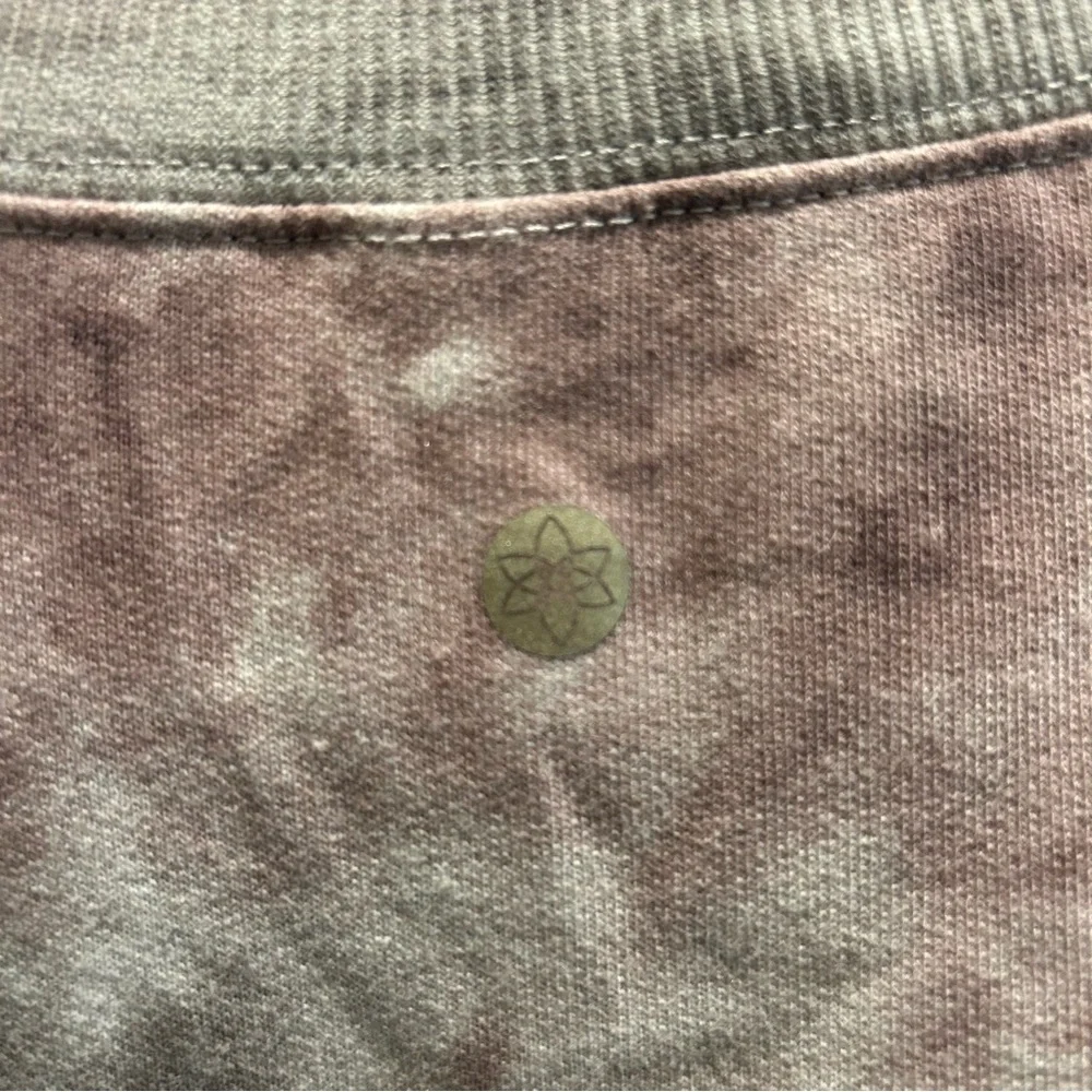 Chic Tie-Dye Sweatshirt in Plum and Gray - Picture 4 of 6